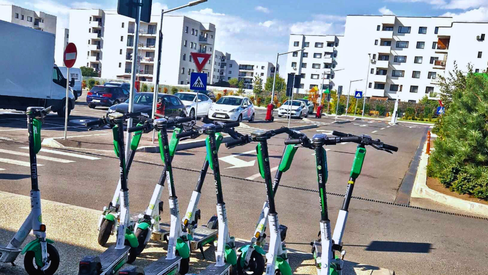 IMPACT introduce Trotinete Electrice Lime în GREENFIELD Băneasa pentru un cartier mai verde